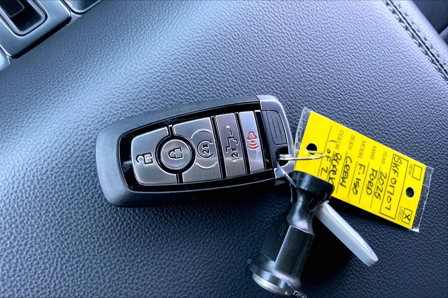 Used 2025 Agate Black Metallic Ford LARIAT image 28