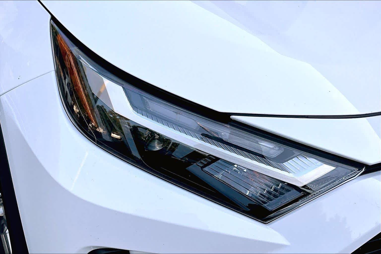Used 2025 Ice Cap Toyota XLE image 28