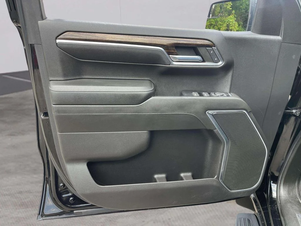Used 2022 Onyx Black GMC Elevation image 18