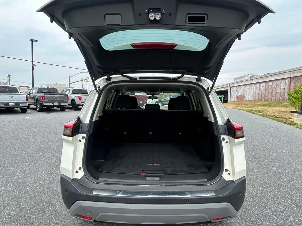 Used 2023 White Nissan SV image 21