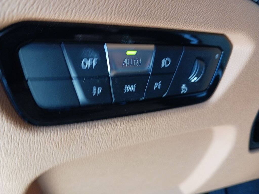 Used 2025 Black BMW 330i image 36