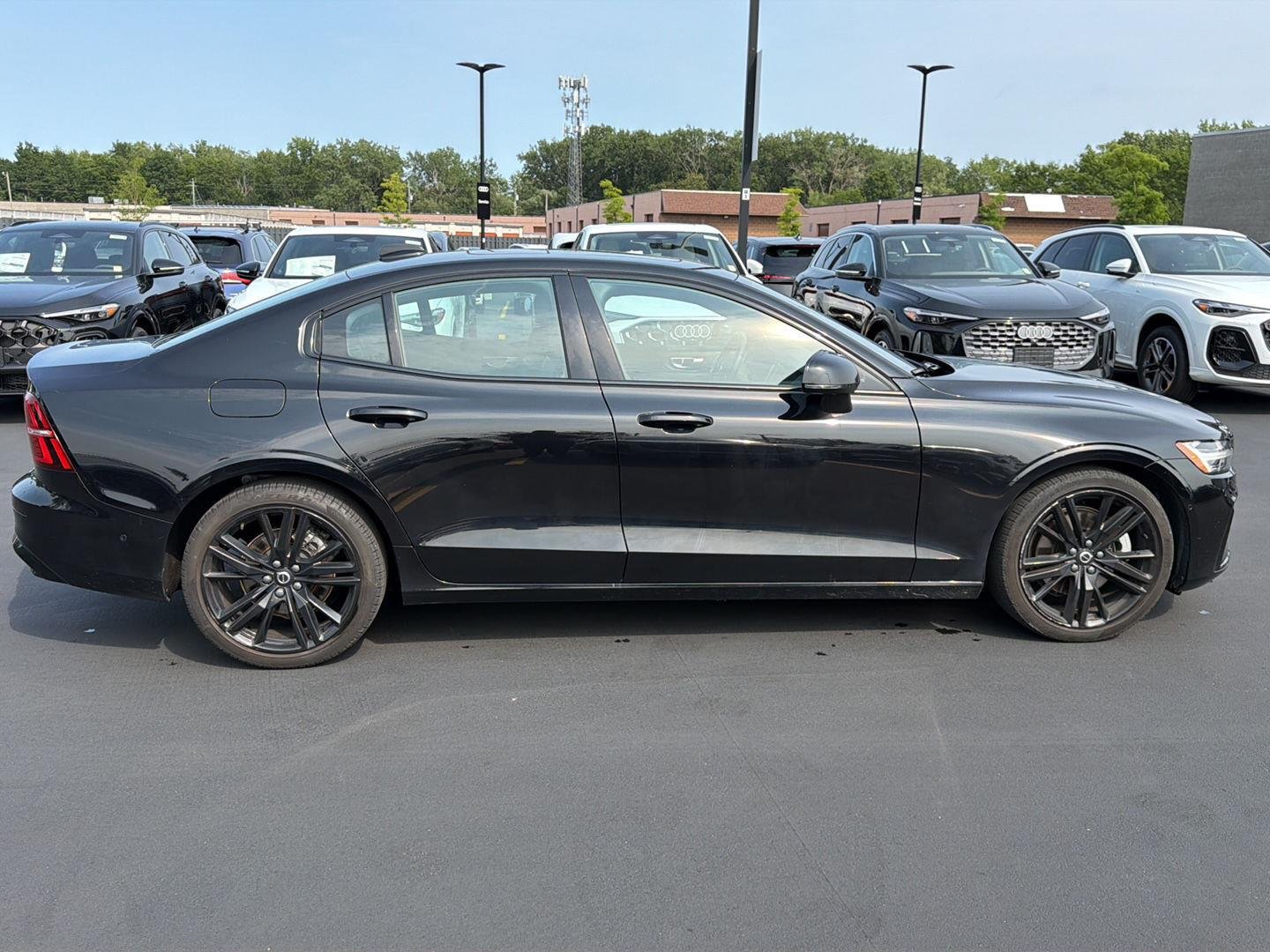 Used 2024 Onyx Black Metallic Volvo Plus Black Edition image 11