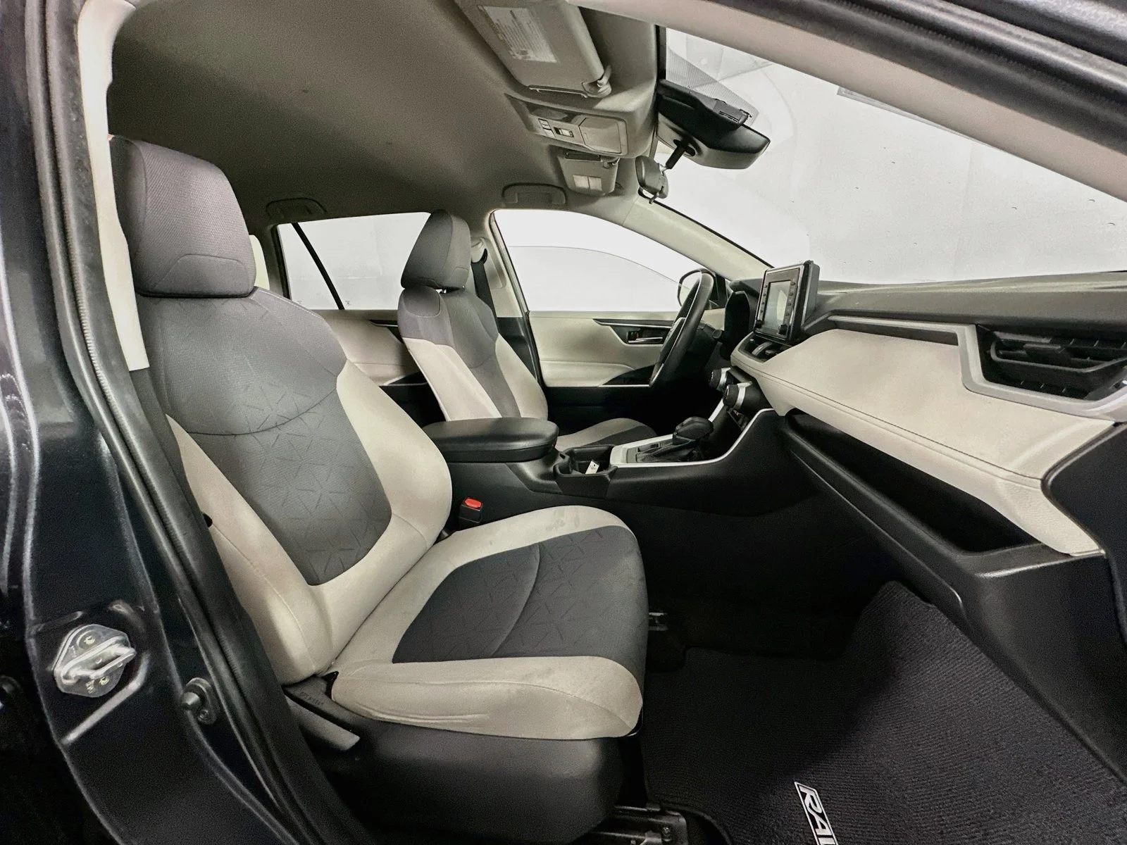Used 2021 Magnetic Gray Metallic Toyota XLE image 28