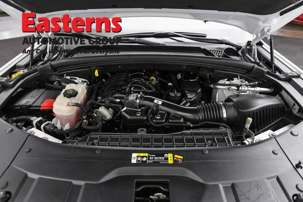Used 2023 White Jeep Altitude image 7