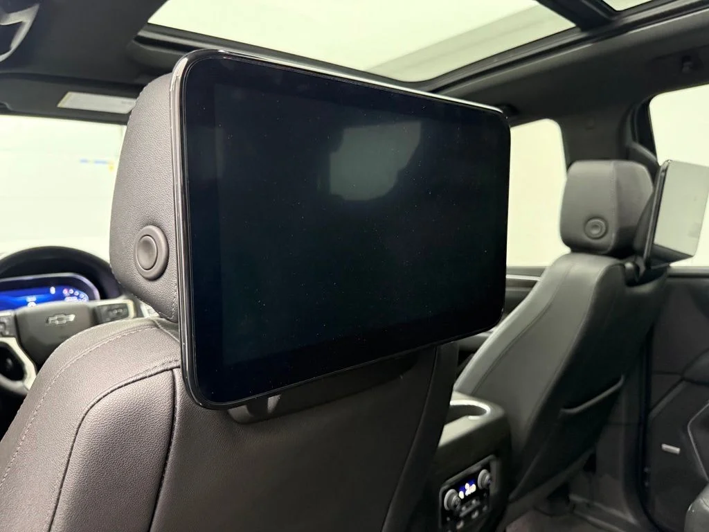 Used 2023 Gray Chevrolet Z71 image 30