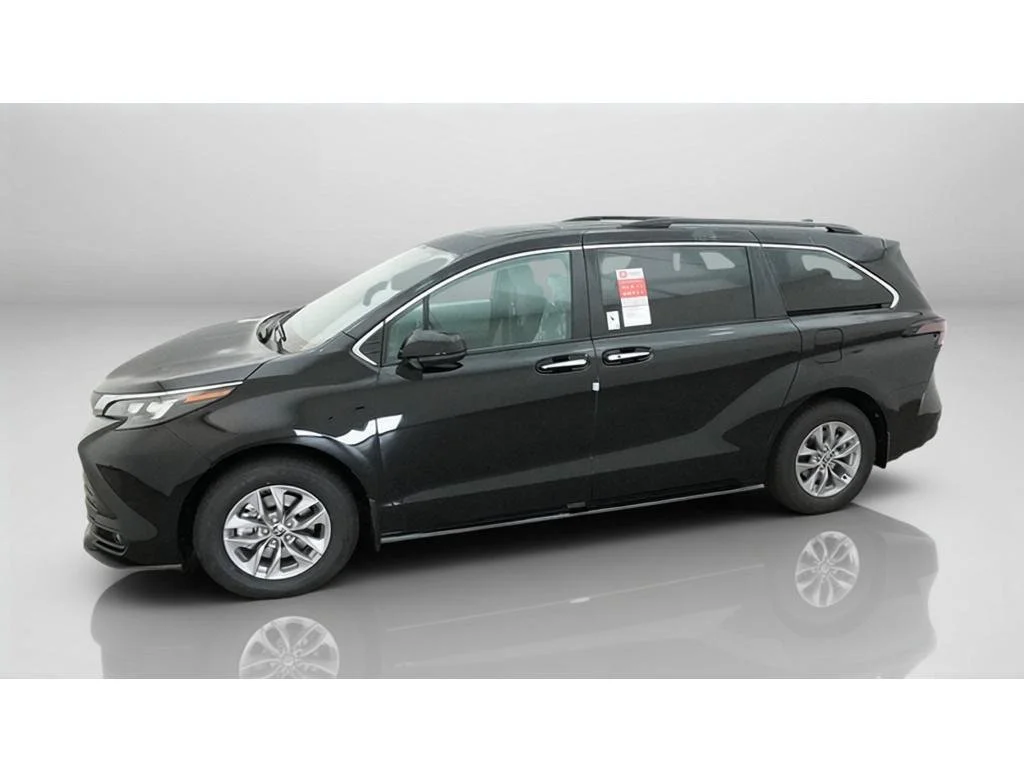 New 2026 Midnight Black Metallic Toyota XLE image 2