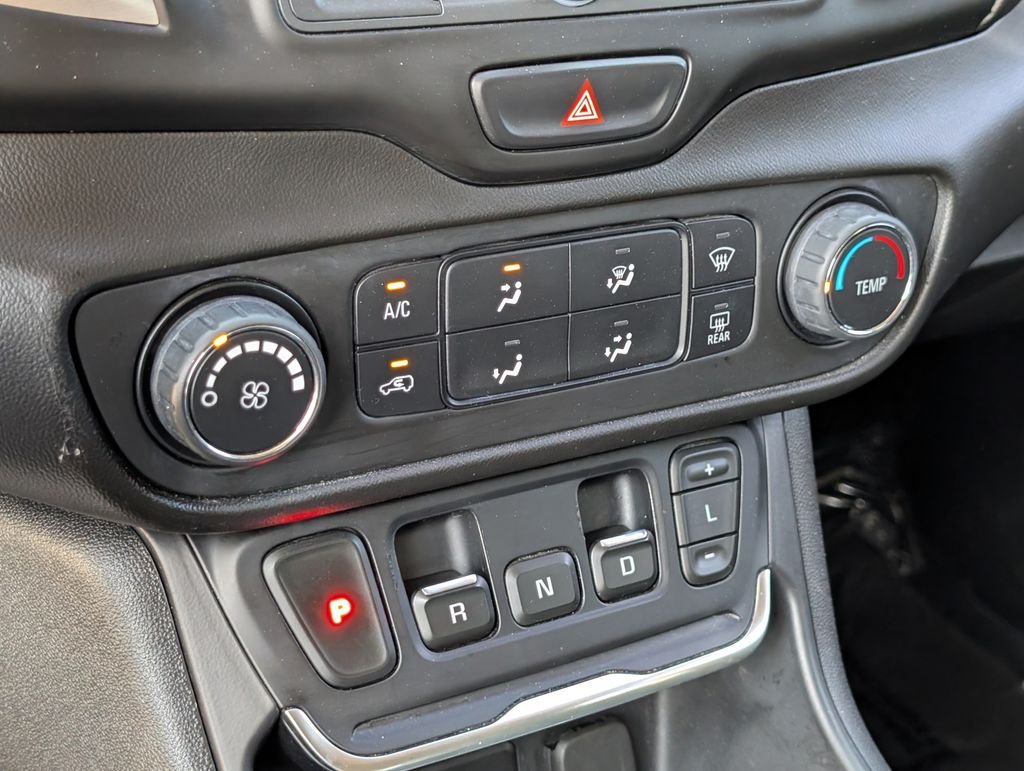 Used 2019 Black GMC SLE image 27