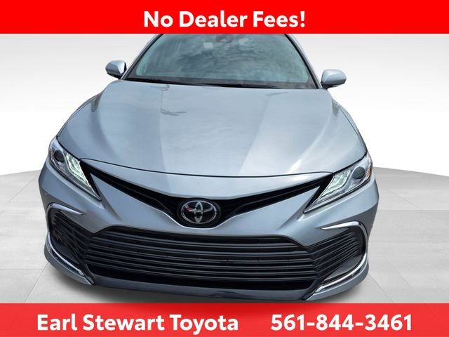 Used 2023 Silver Toyota XLE image 3