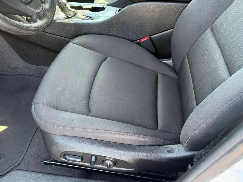 Used 2023 White Chevrolet LT image 21