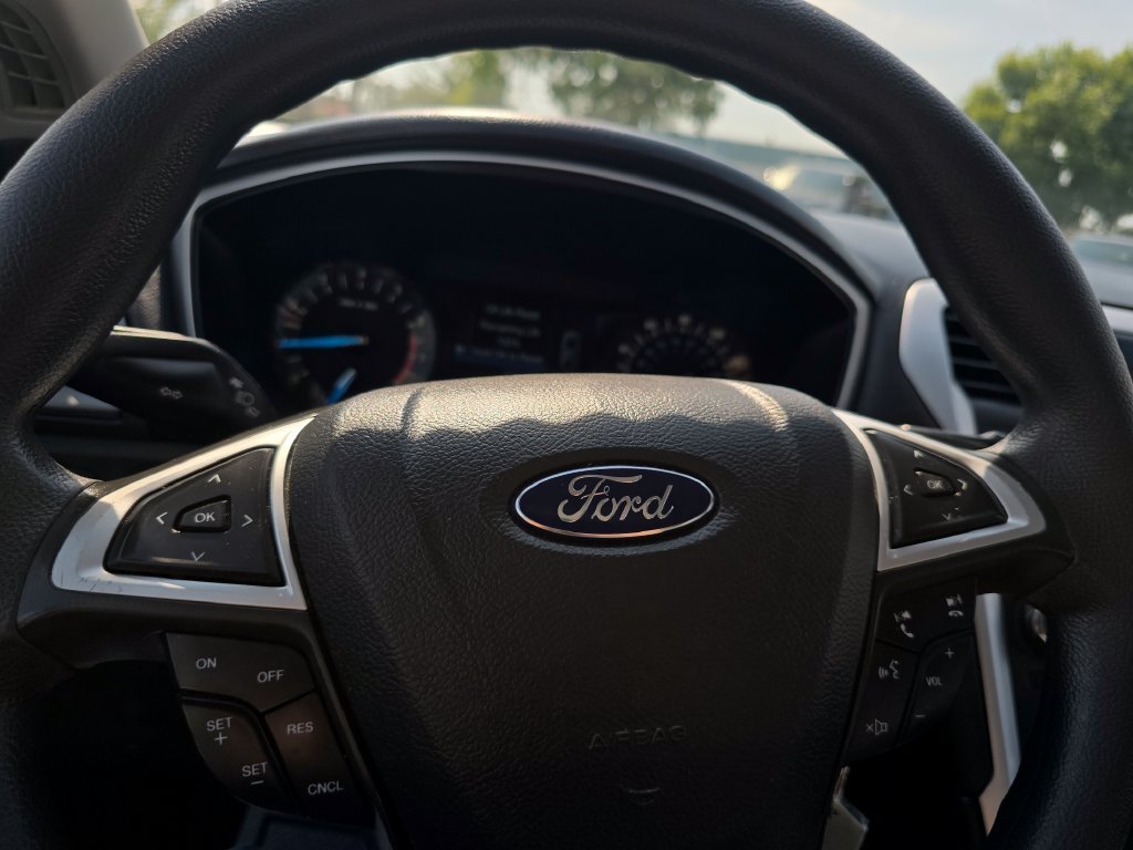 Used 2016 Gray Ford SE image 22