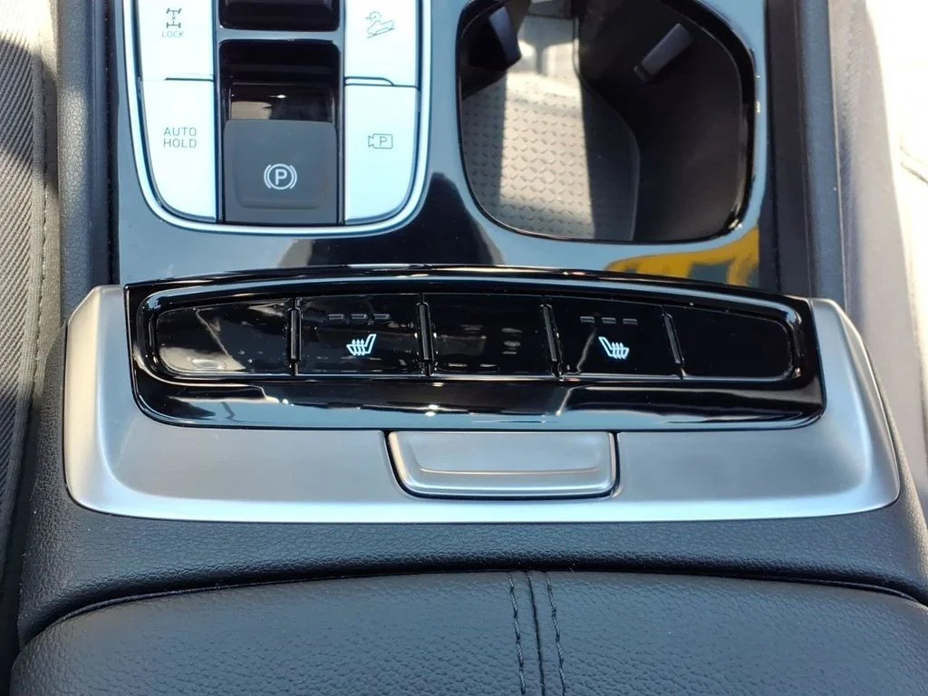 Used 2024 White Hyundai SEL image 23