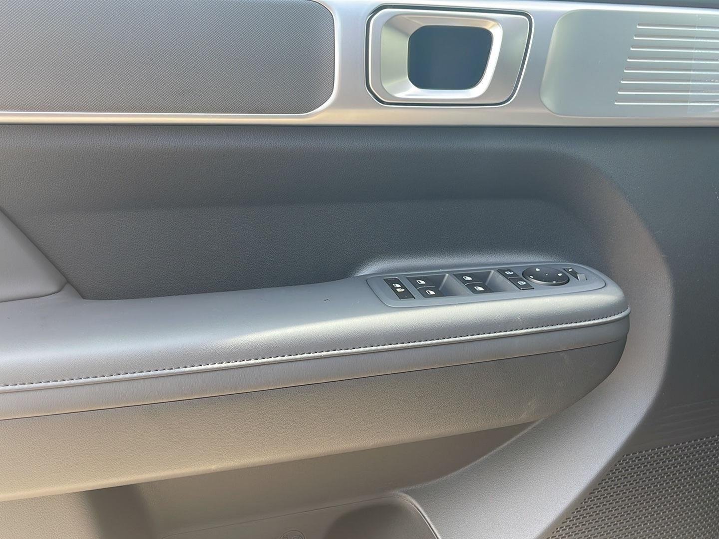 New 2026 Hampton Gray Hyundai SEL AWD image 19