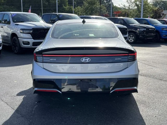 Used 2024 Silver Hyundai SEL image 4