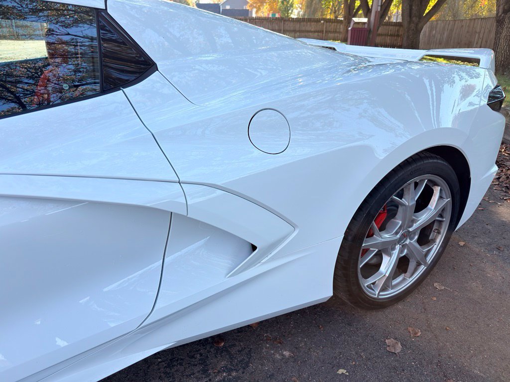 Used 2021 White Chevrolet Stingray image 13