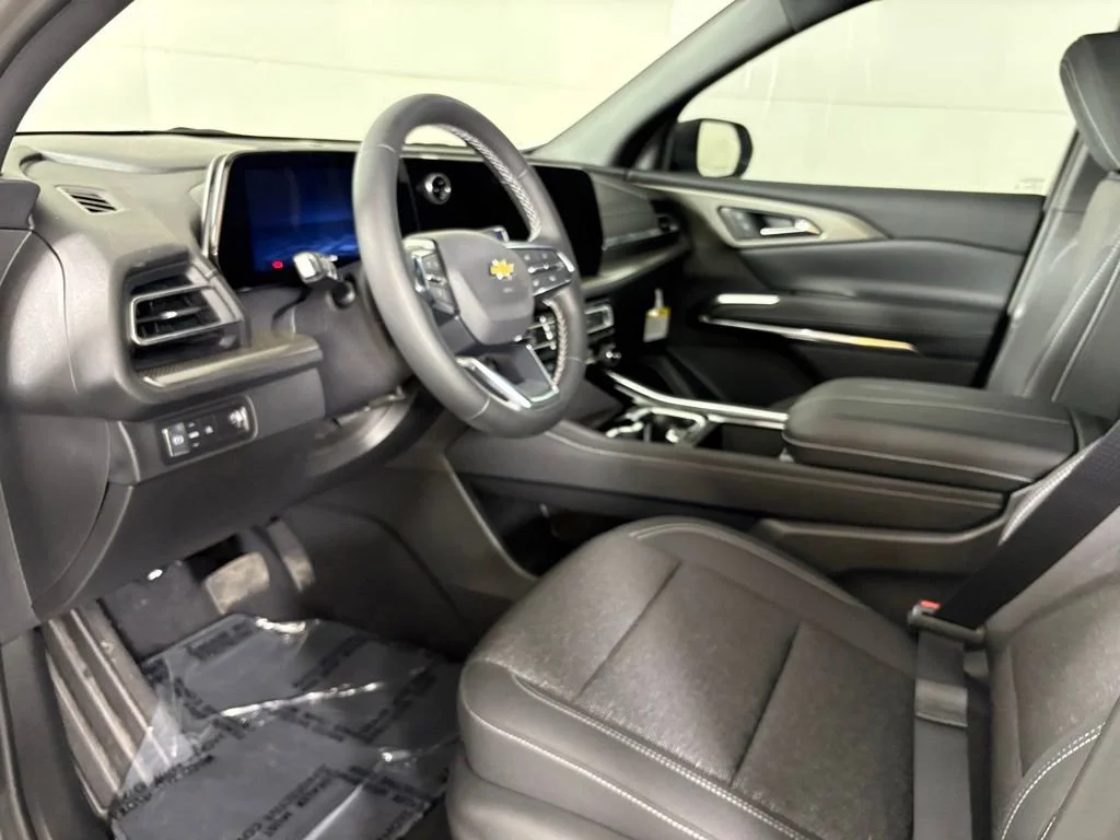 New 2026 Summit White Chevrolet LT image 25