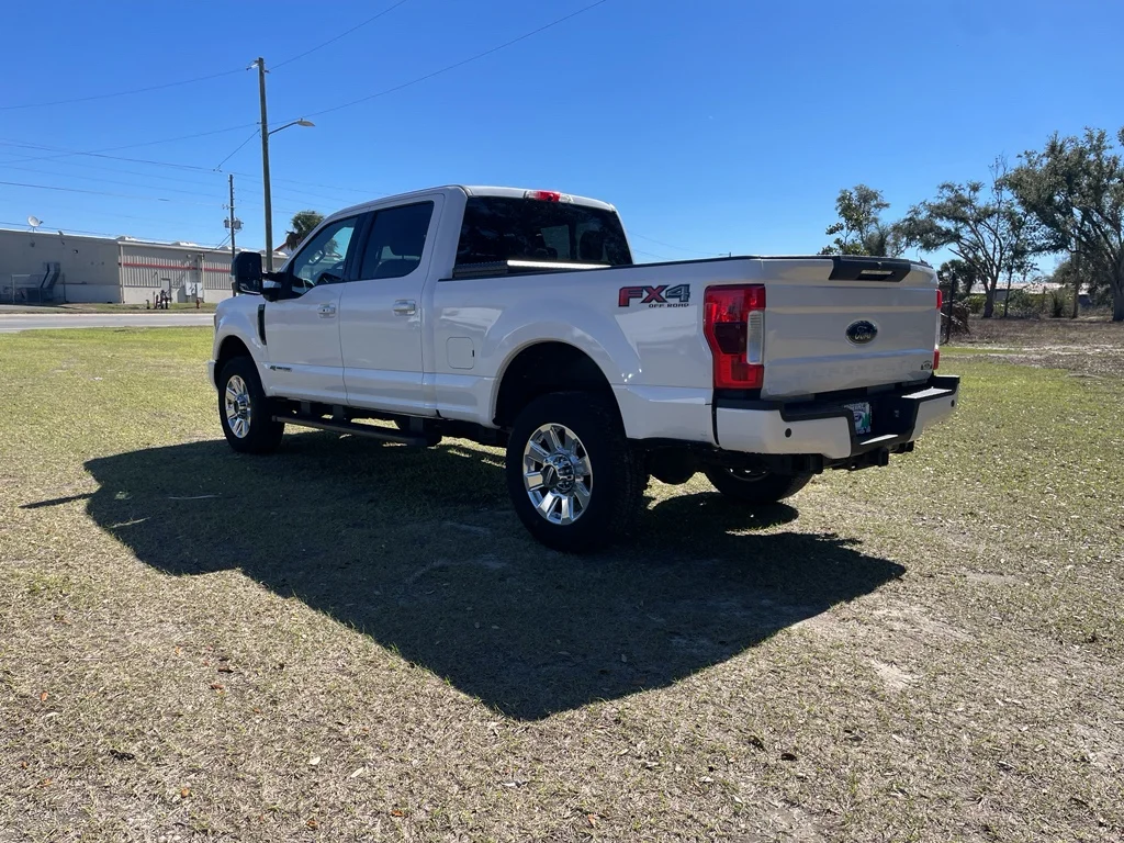 Used 2019 White Platinum Tri-Coat Metallic Ford LARIAT image 3