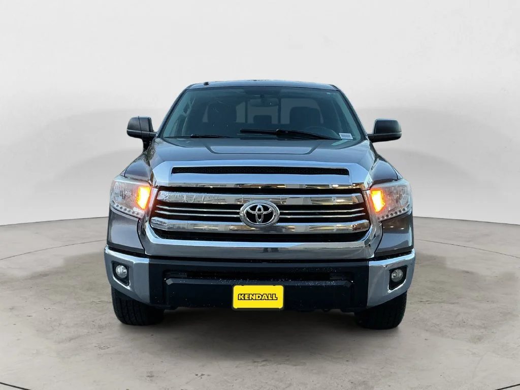 Used 2017 Gray Toyota SR5 image 3