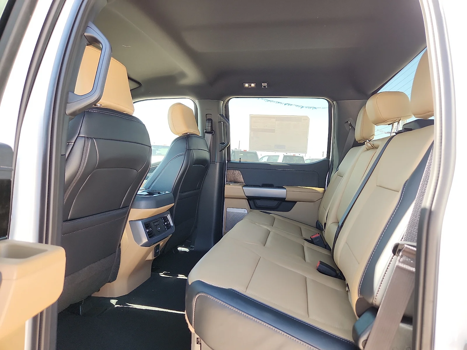 New 2026 Oxford White Ford Lariat image 18