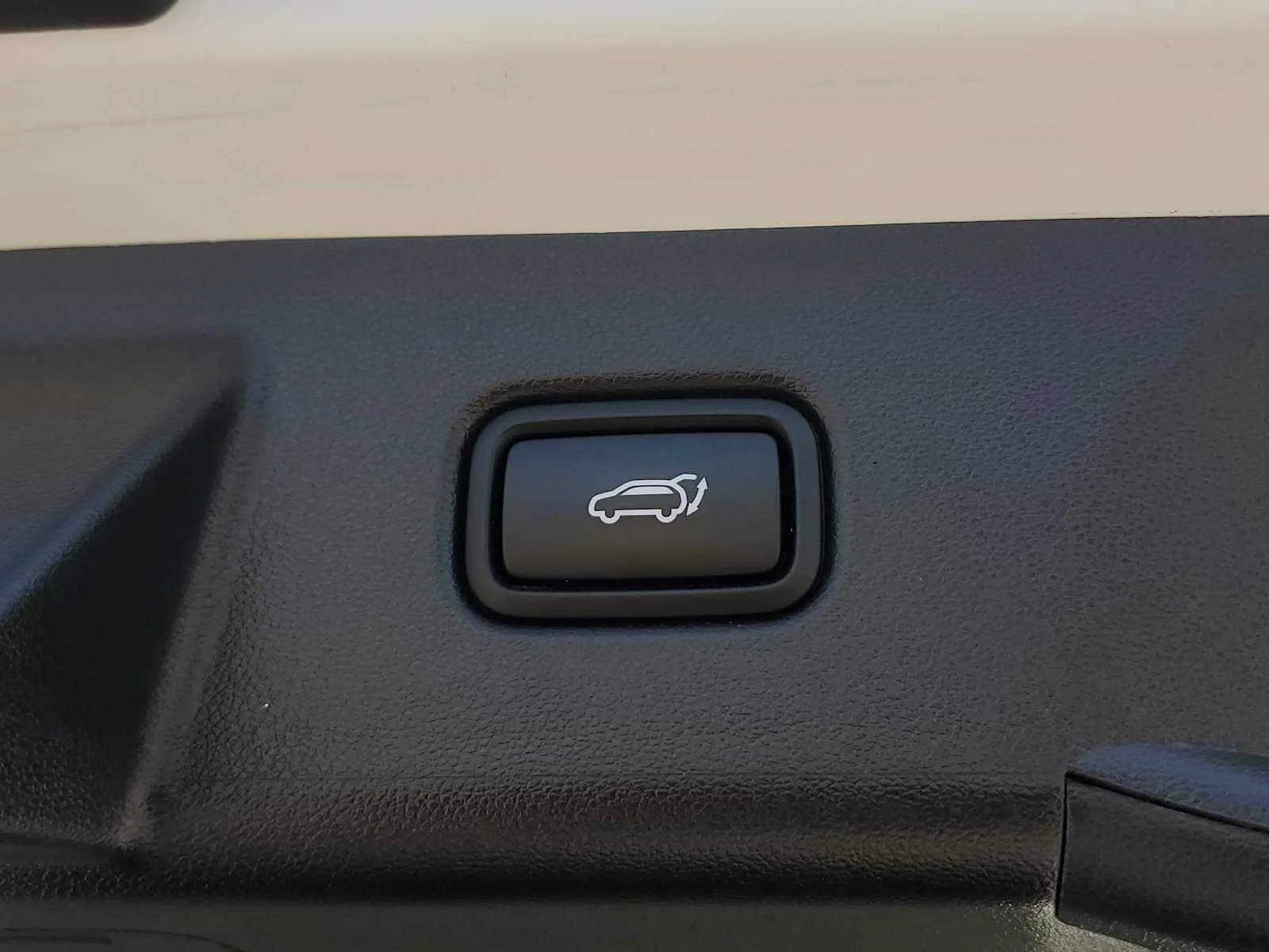 Used 2025 Serenity White Pearl Hyundai SEL image 9