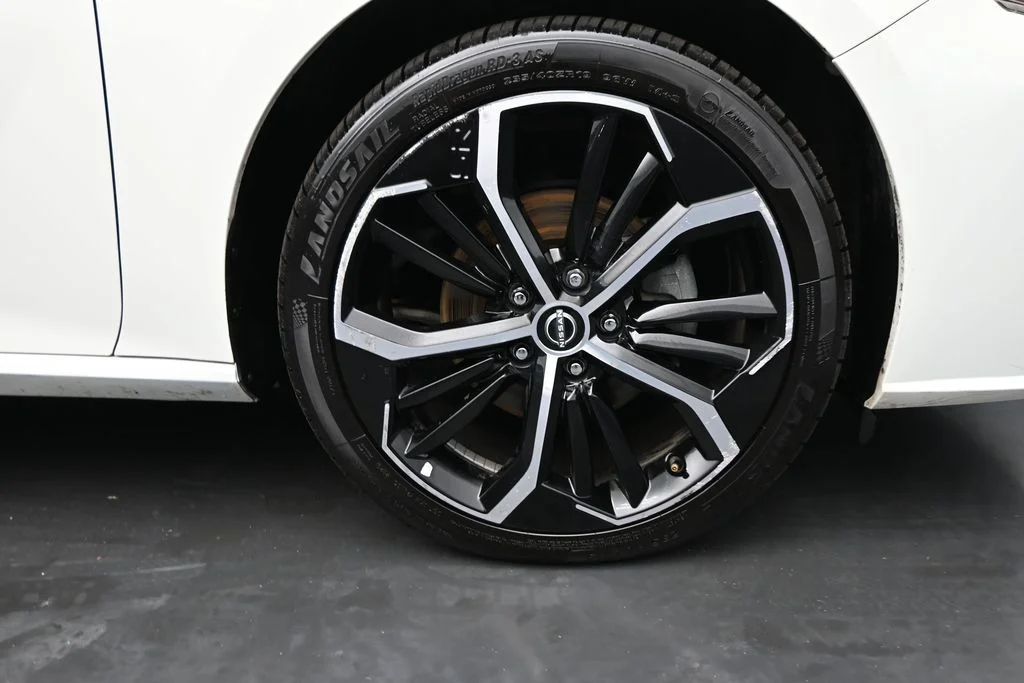 Used 2025 White Nissan 2.5 SR image 10