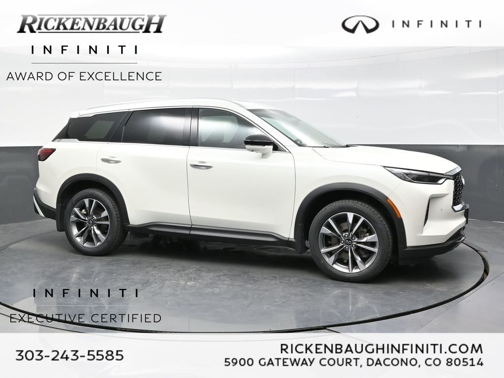 Certified Used 2023 White INFINITI LUXE image 10