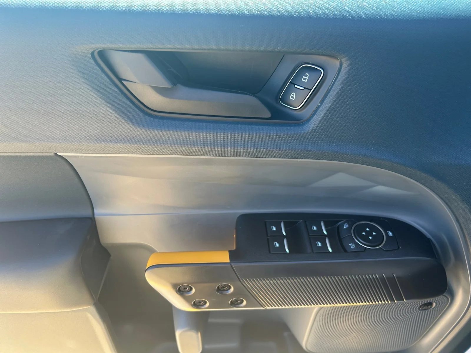 New 2026 Oxford White Ford Tremor image 16
