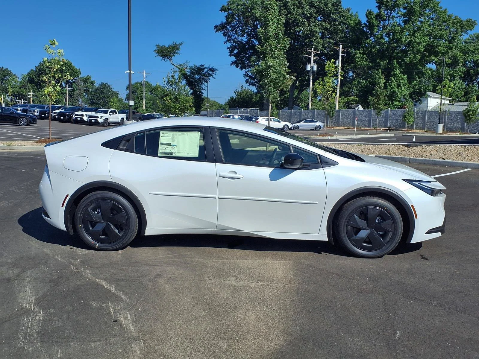 New 2026 Wind Chill Pearl <sup>1</sup> Toyota  SE image 2