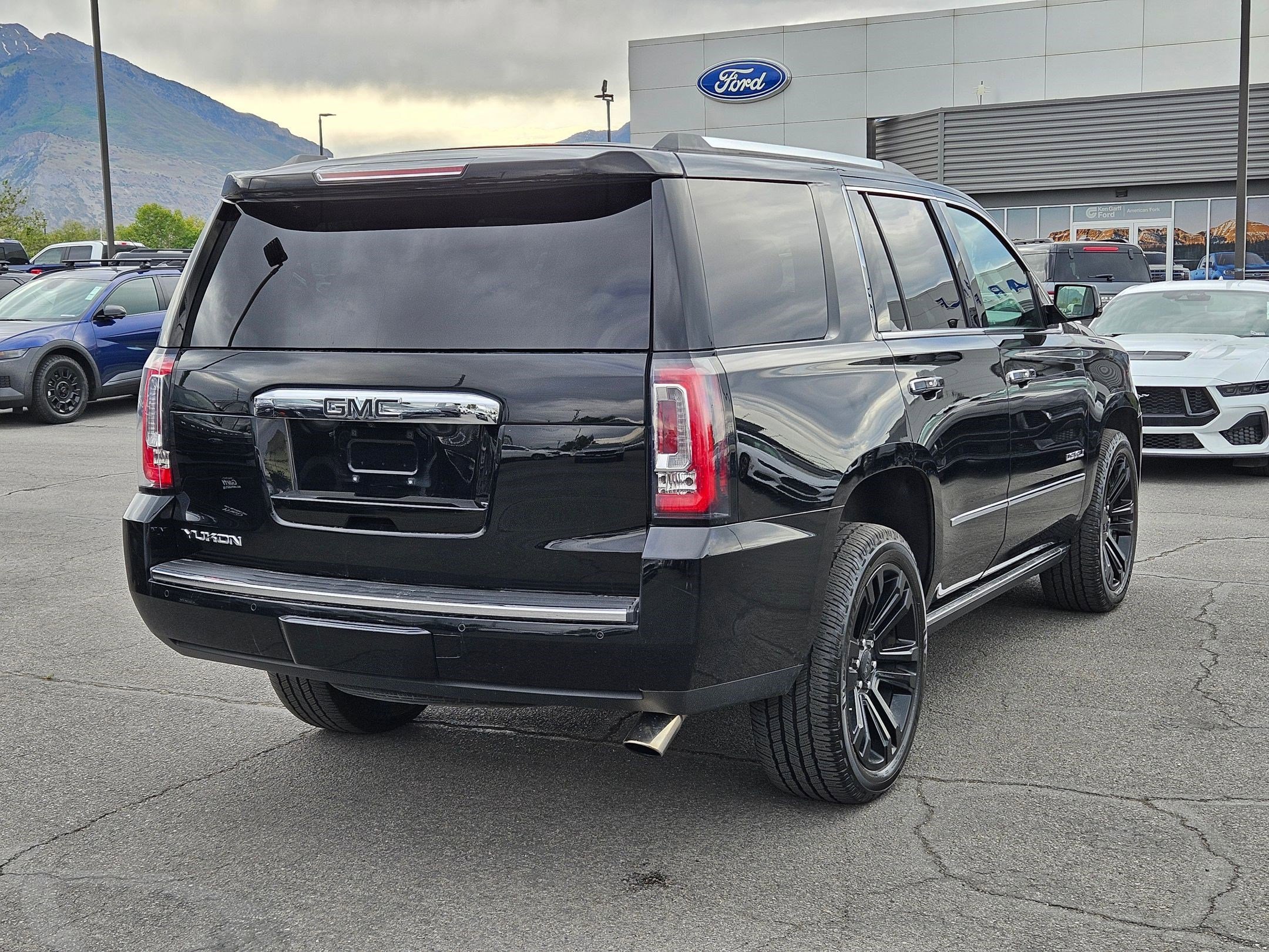 Used 2020 Onyx Black GMC Denali image 3