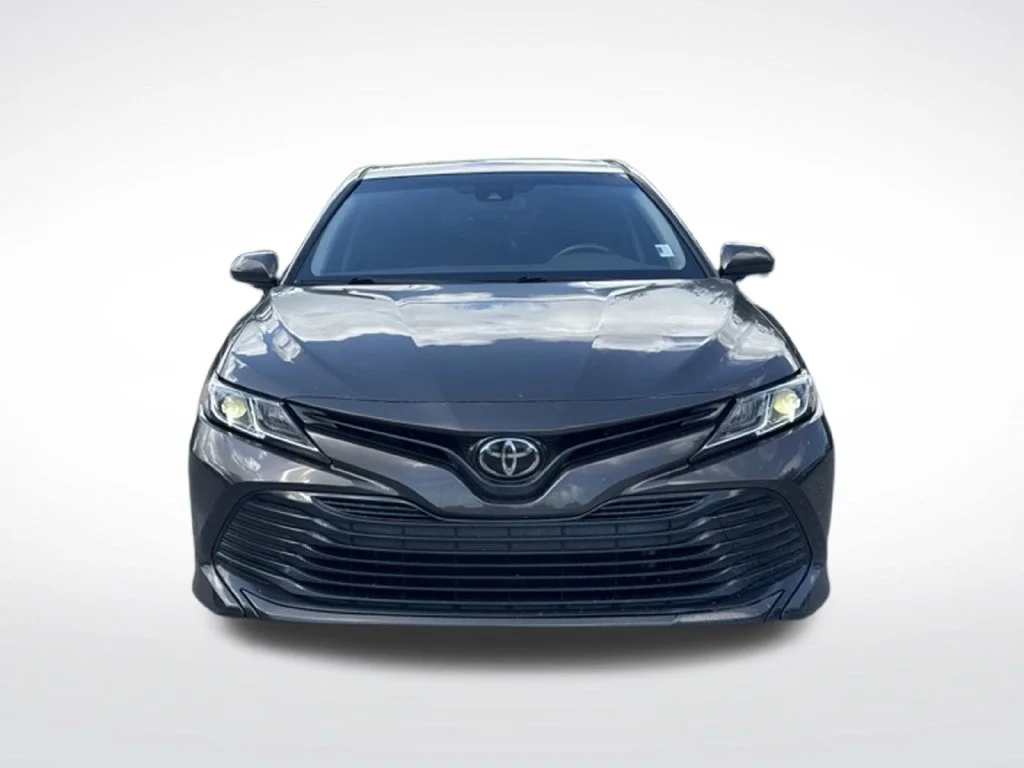 Used 2018 Gray Toyota LE image 3