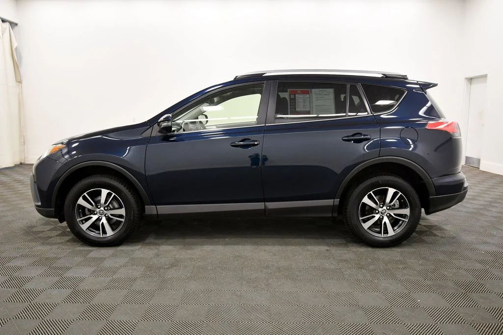 Used 2018 Blue Toyota XLE image 4