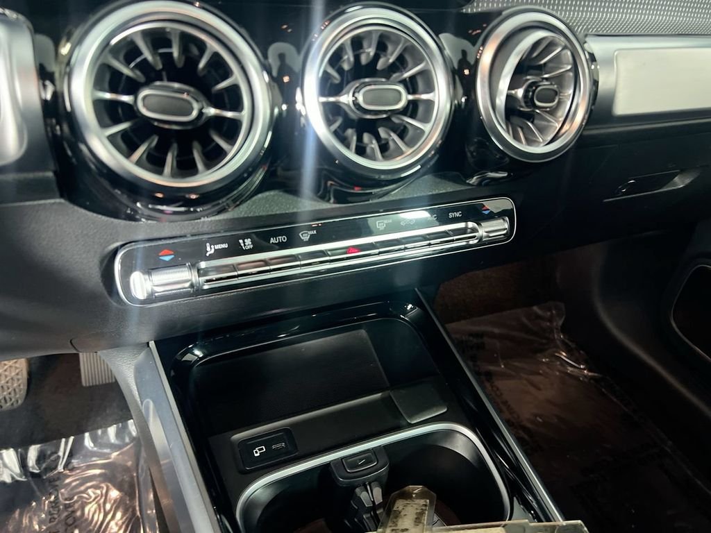 Used 2023 Blue Mercedes-Benz GLB 250 image 19