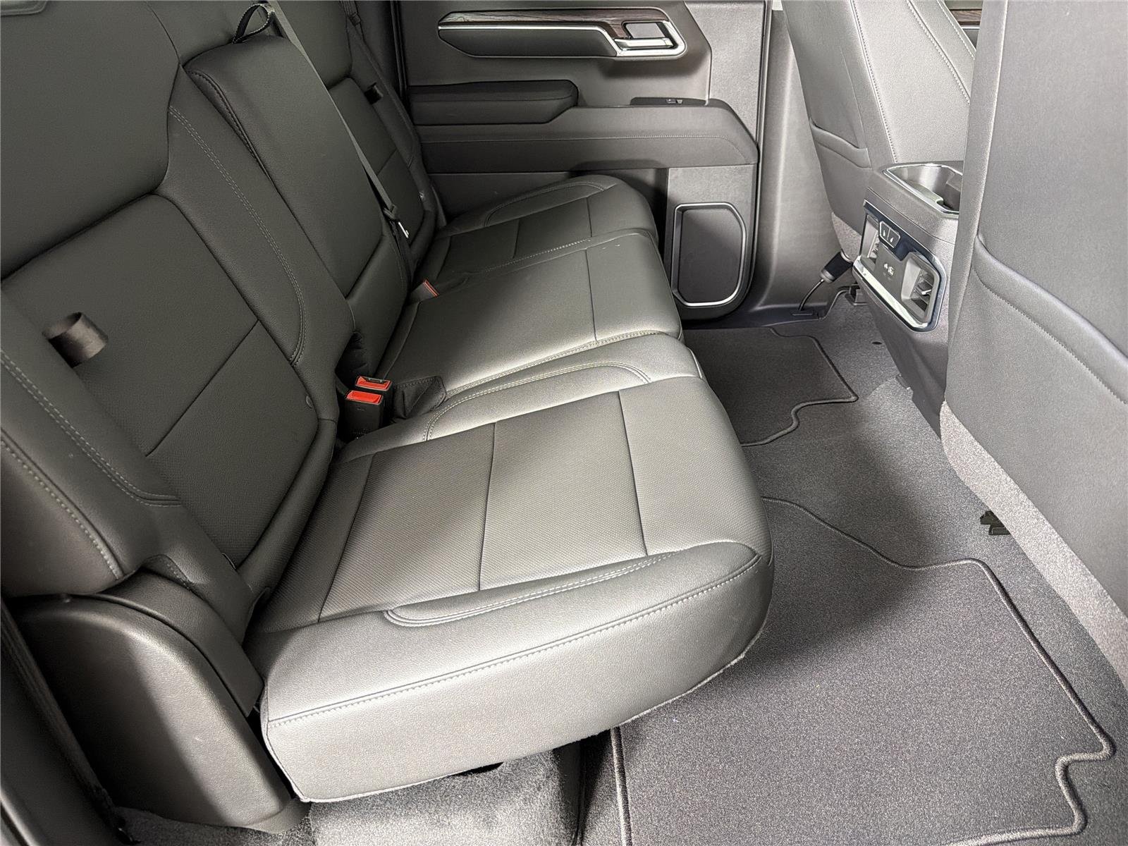 2026 GMC Sierra 1500 SLT - Photo 13
