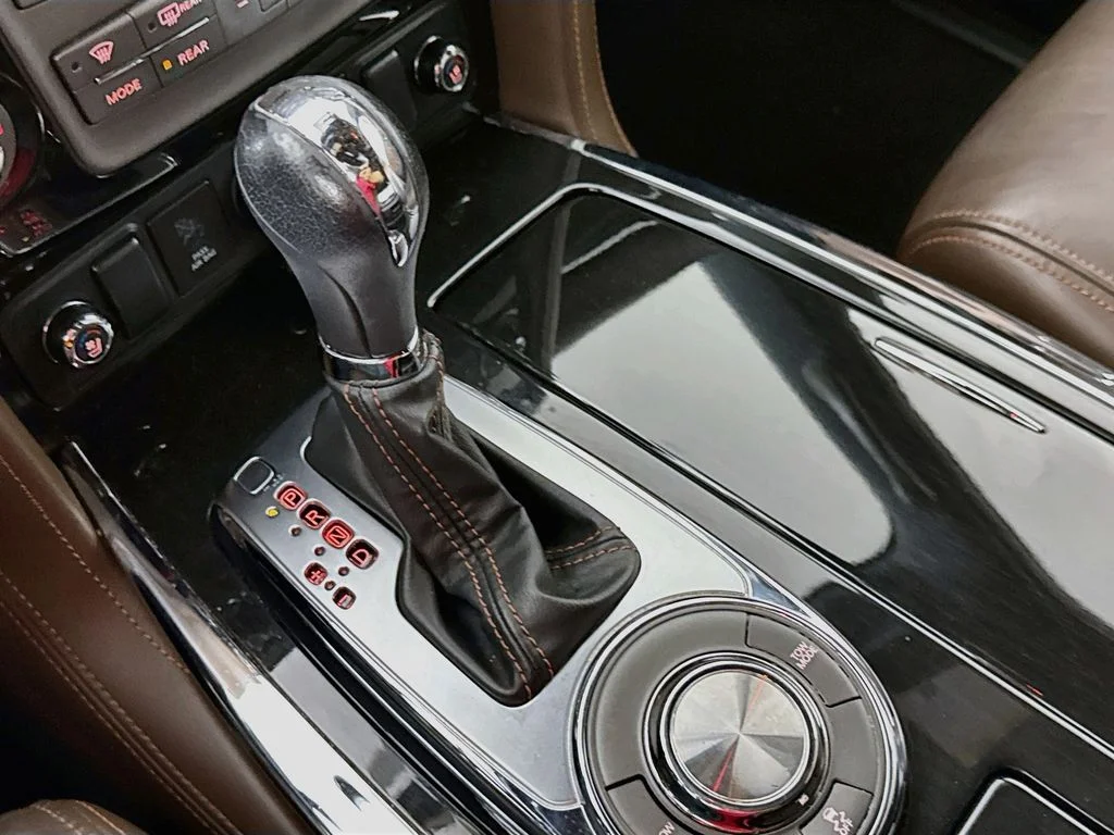 Used 2019 Black Nissan Platinum image 22