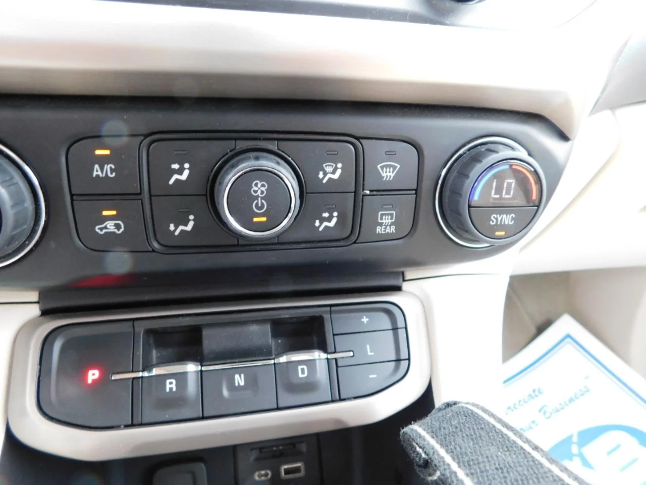 Used 2022 White GMC FWD 4DR DENALI image 47