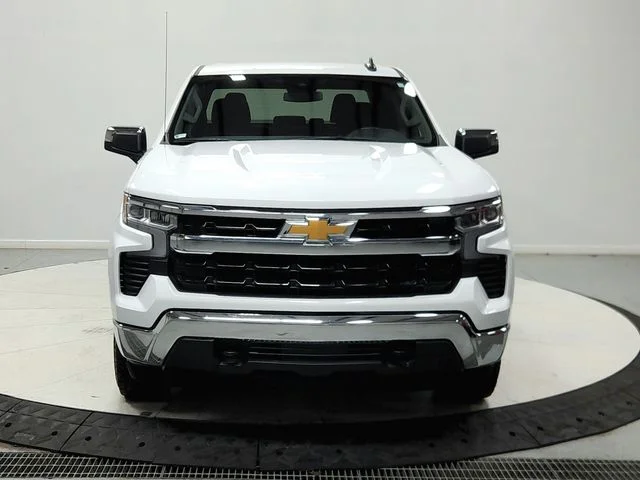 Used 2025 White Chevrolet LT image 3