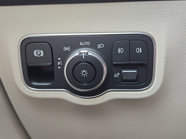 New 2026 Polar White Mercedes-Benz GLB250 image 20