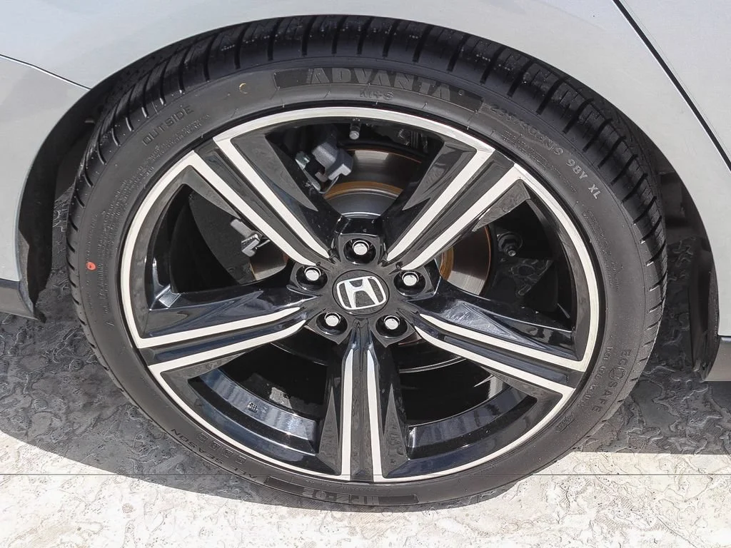 Certified Used 2025 Solar Silver Metallic Honda Sport image 29
