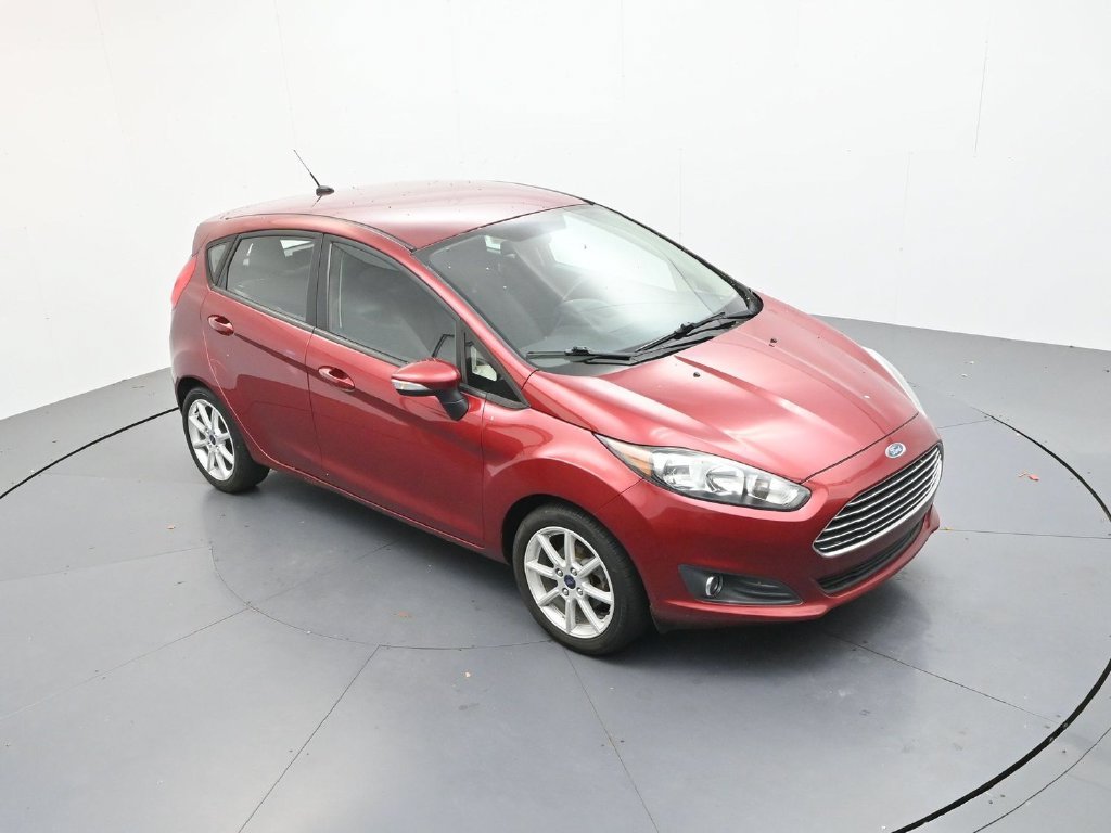 Used 2015 Red Ford SE image 16
