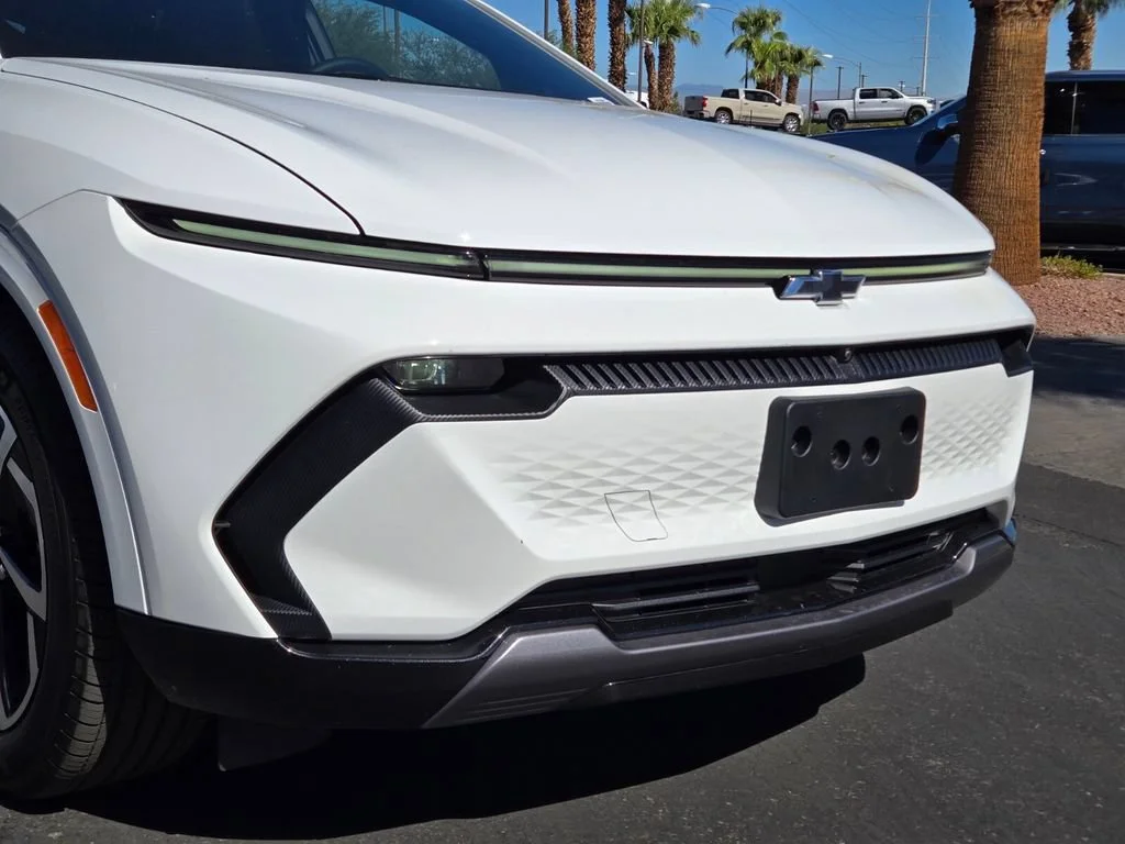 Used 2024 Summit White Chevrolet 2LT image 8