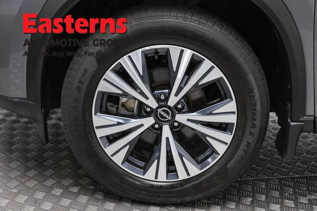 Used 2023 Gray Nissan SV image 31