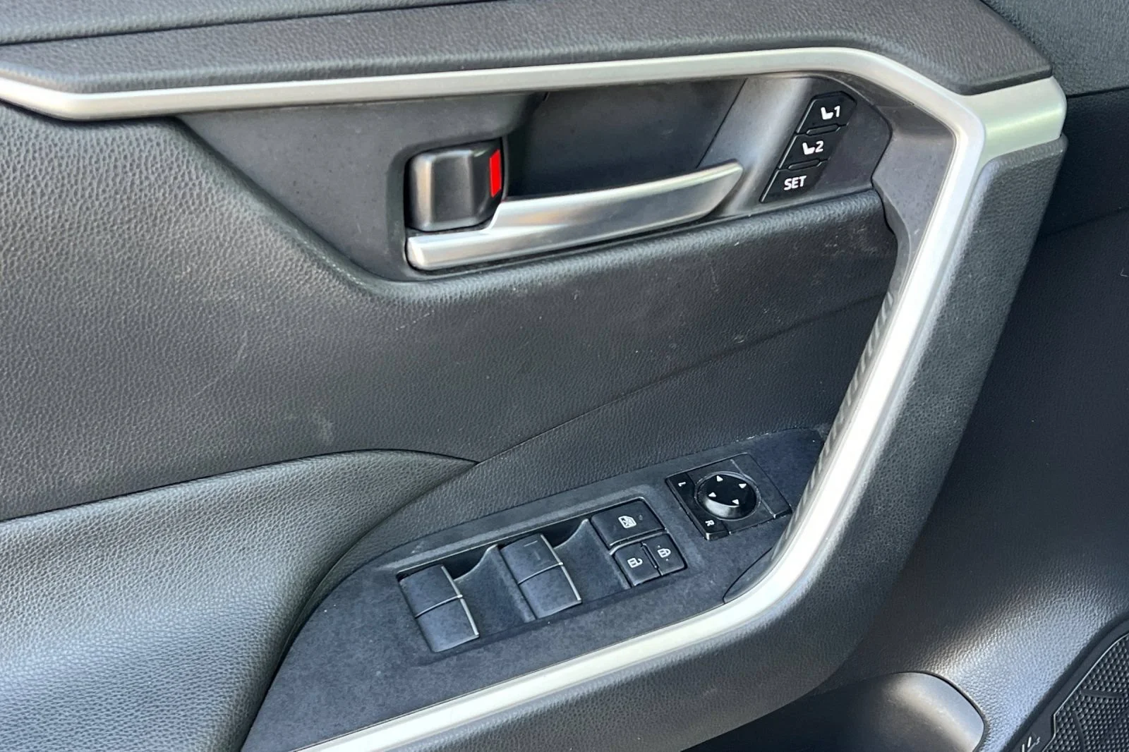 Used 2020 Gray Toyota XLE Premium image 11