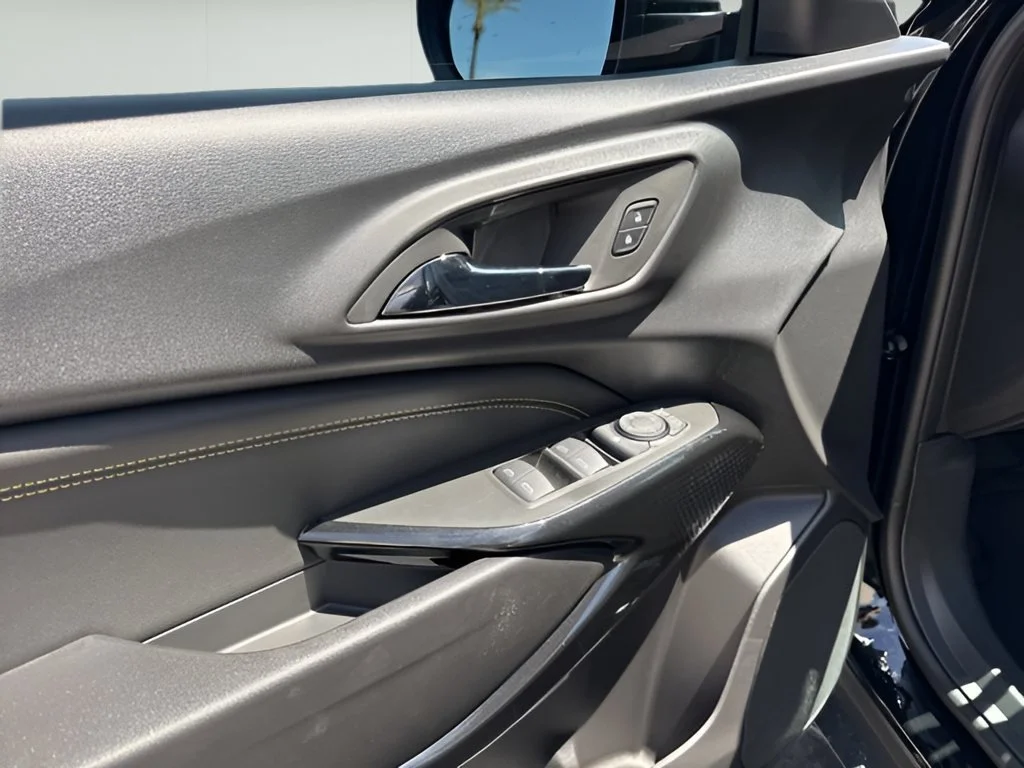 New 2026 Mosaic Black Metallic Chevrolet ACTIV image 10