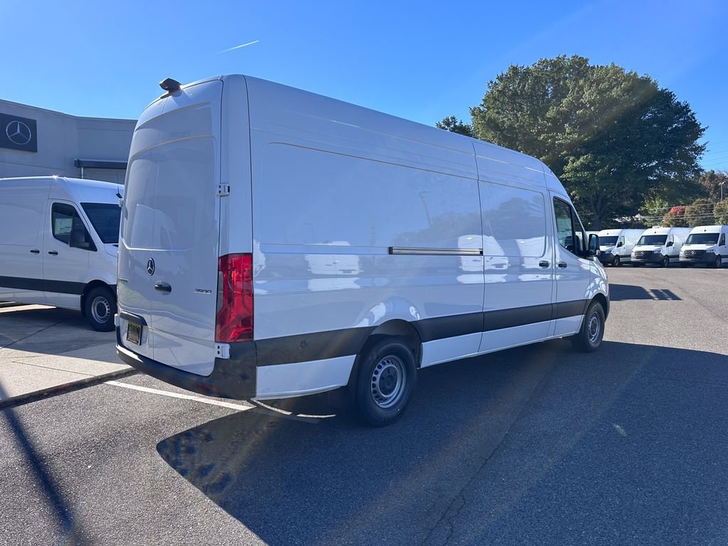 New 2026 Arctic White Mercedes-Benz Cargo 170 WB image 10
