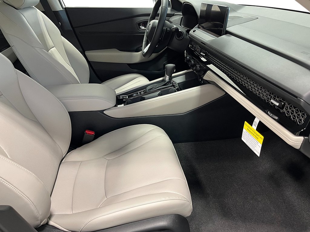 New 2026 Platinum White Pearl Honda Touring image 27