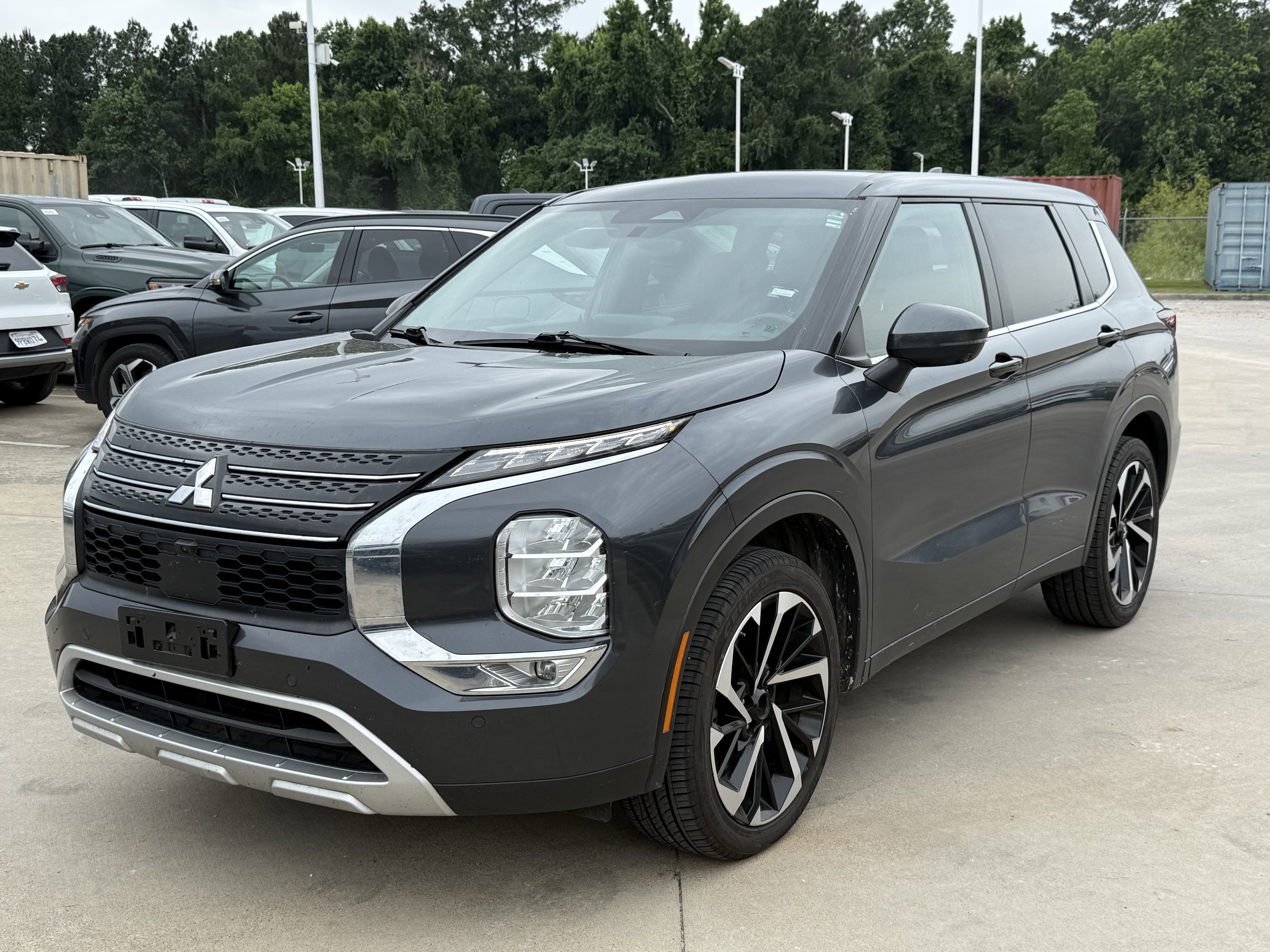 Used 2024 Gray Mitsubishi SE image 8