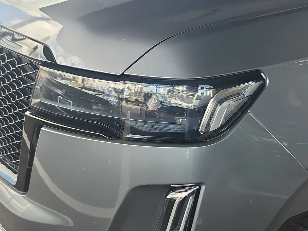 Used 2021 Satin Steel Metallic Cadillac Sport Platinum image 39