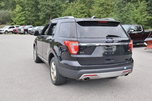 Used 2017 Black Ford XLT image 5
