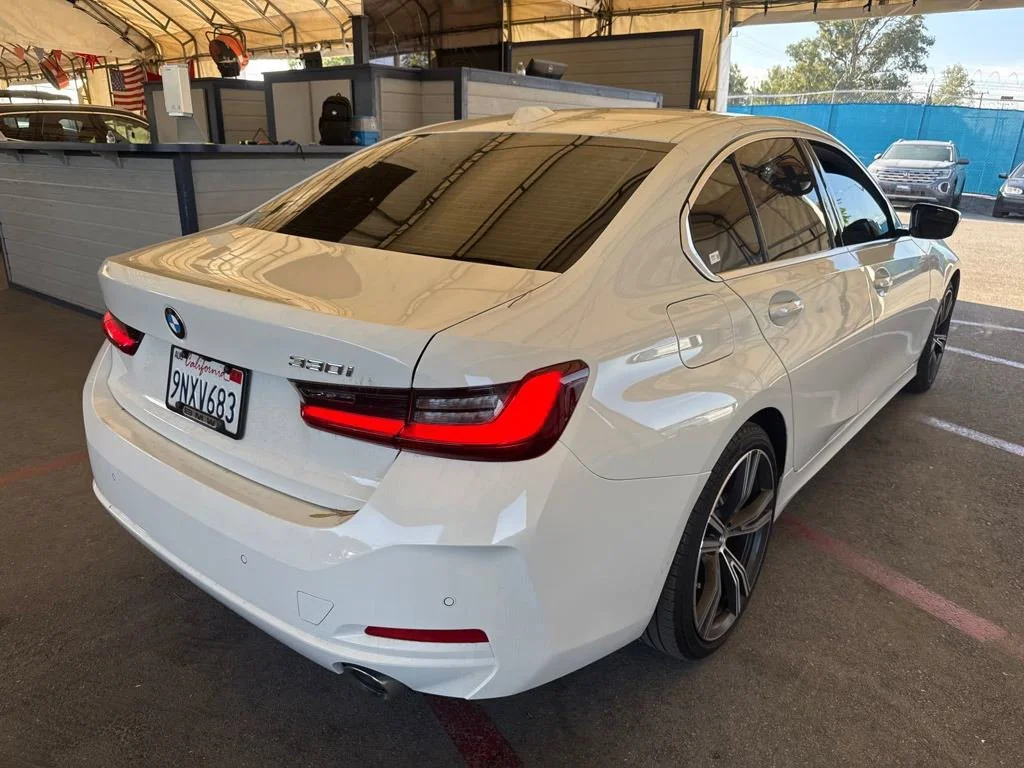 Used 2024 White BMW 330i image 3