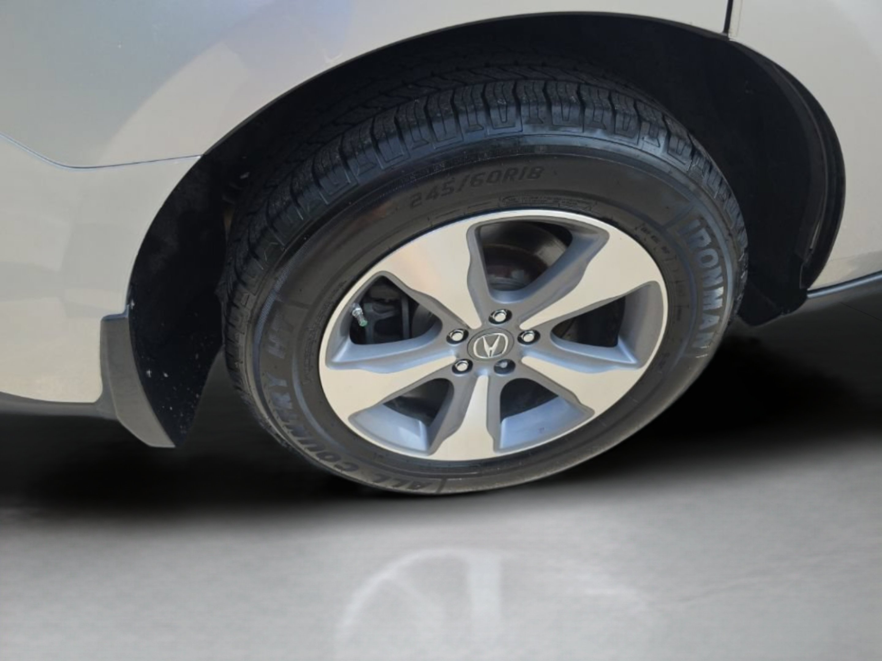 Used 2014 Silver Acura FWD image 13