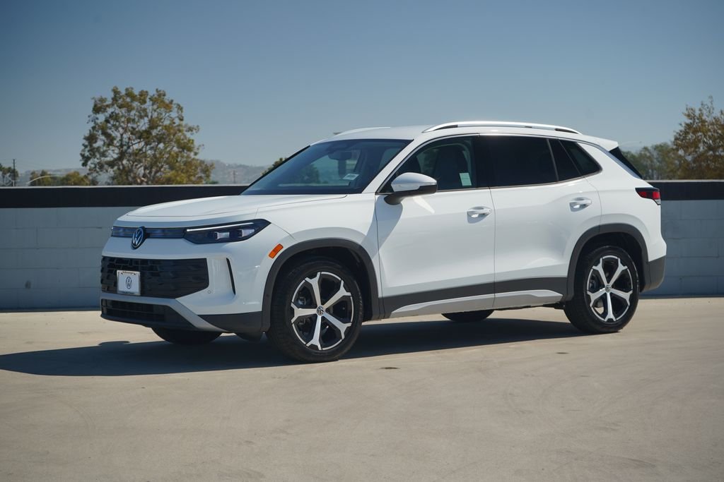 New 2026 Pure White Volkswagen 2.0T SE image 1